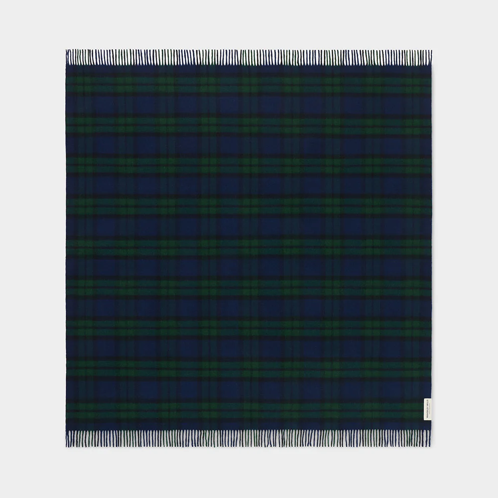 Traditional Picnic Rug in Blackwatch Tartan - Image 3