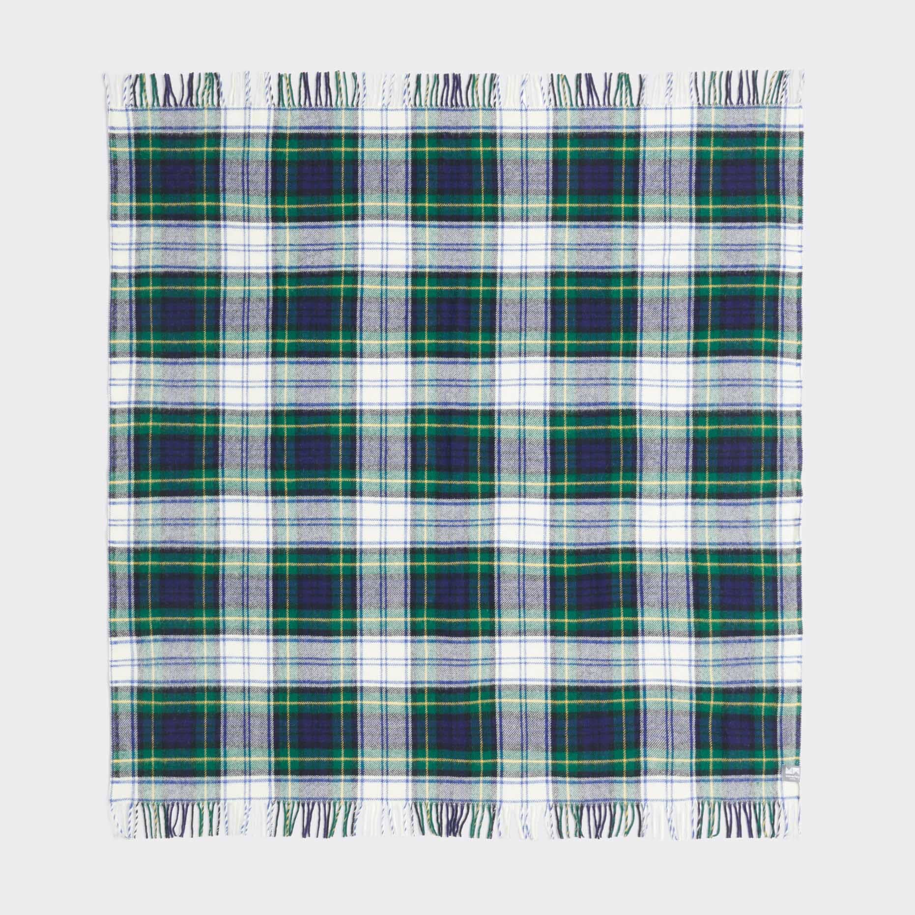 Traditional Picnic Rug in Dress Gordon Tartan - Image 3