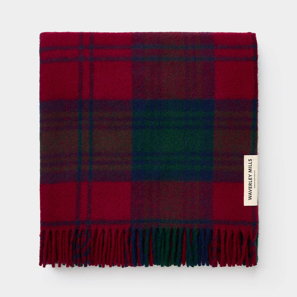 Traditional Picnic Rug in Lindsay Tartan - Image 4
