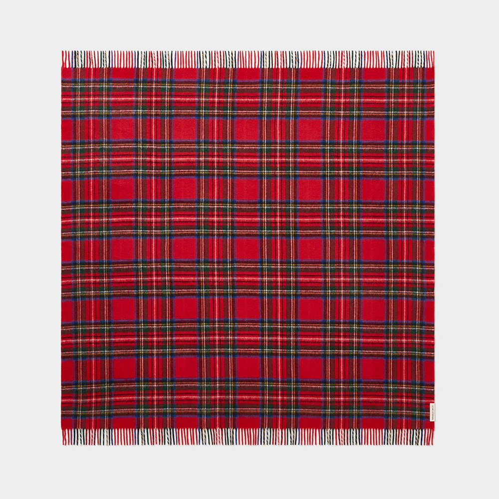 Traditional Picnic Rug in Royal Stewart Tartan - Image 3