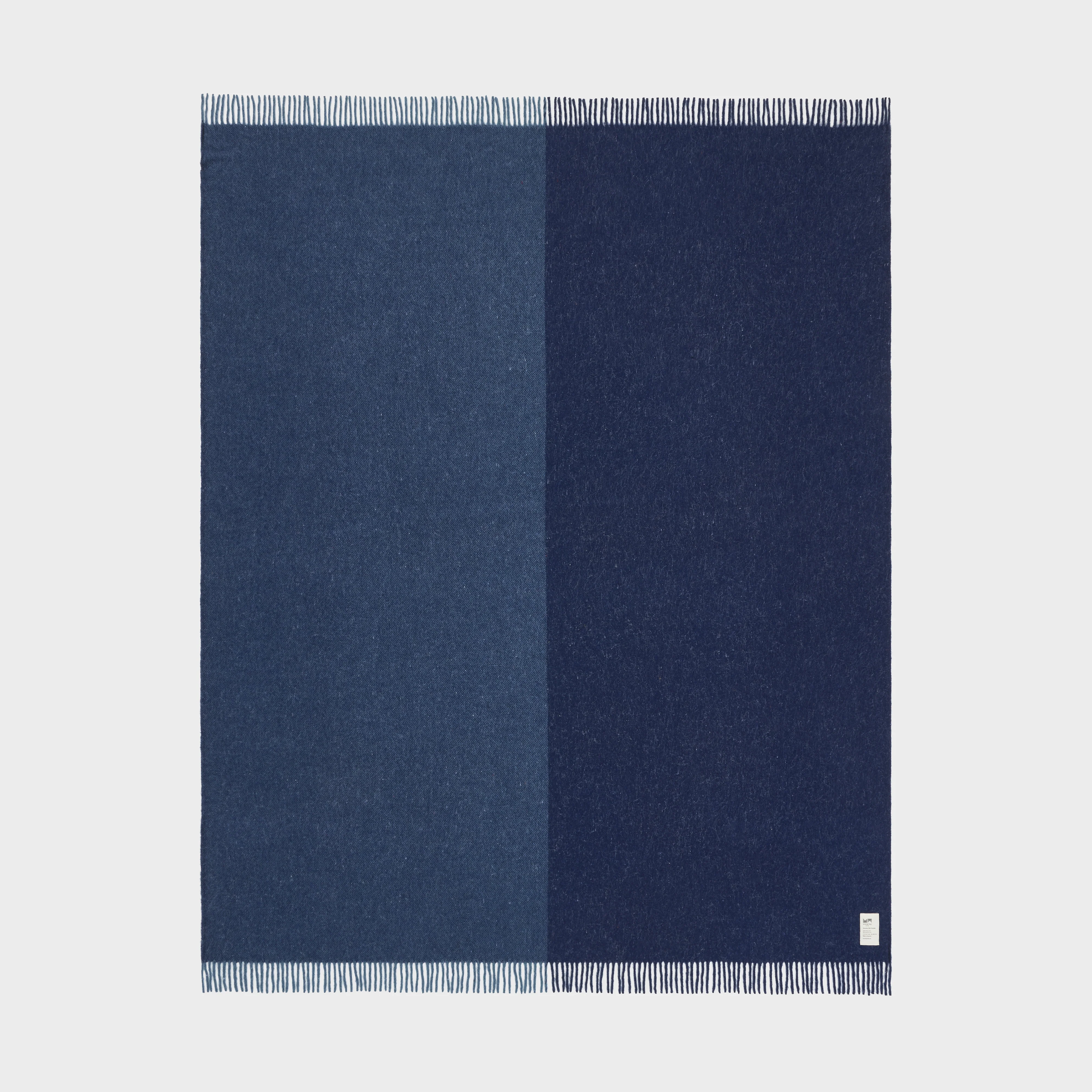 Horizon Throw in Lake - Image 3
