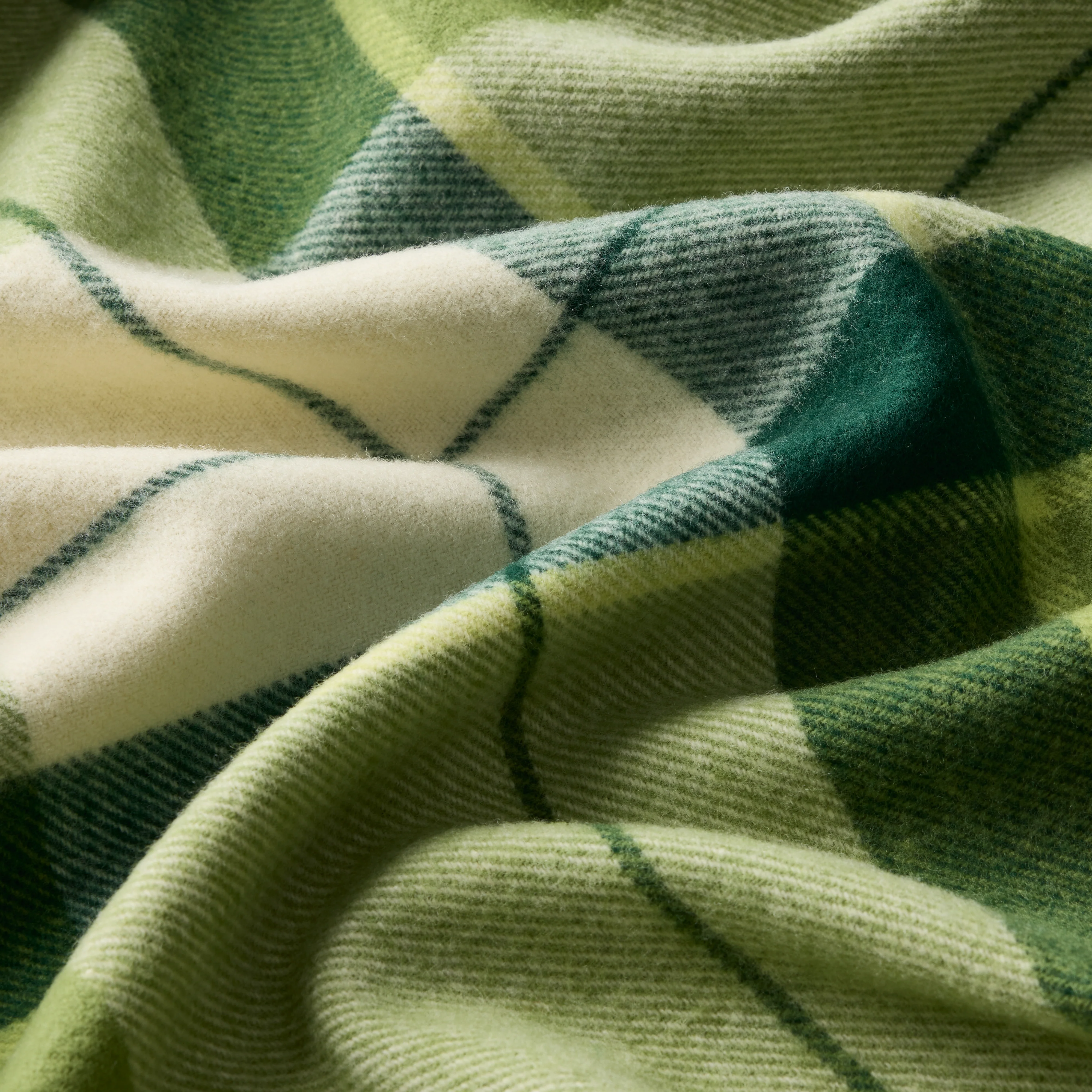Waverley Mills Collector's Edition 150th Anniversary Throw in Green