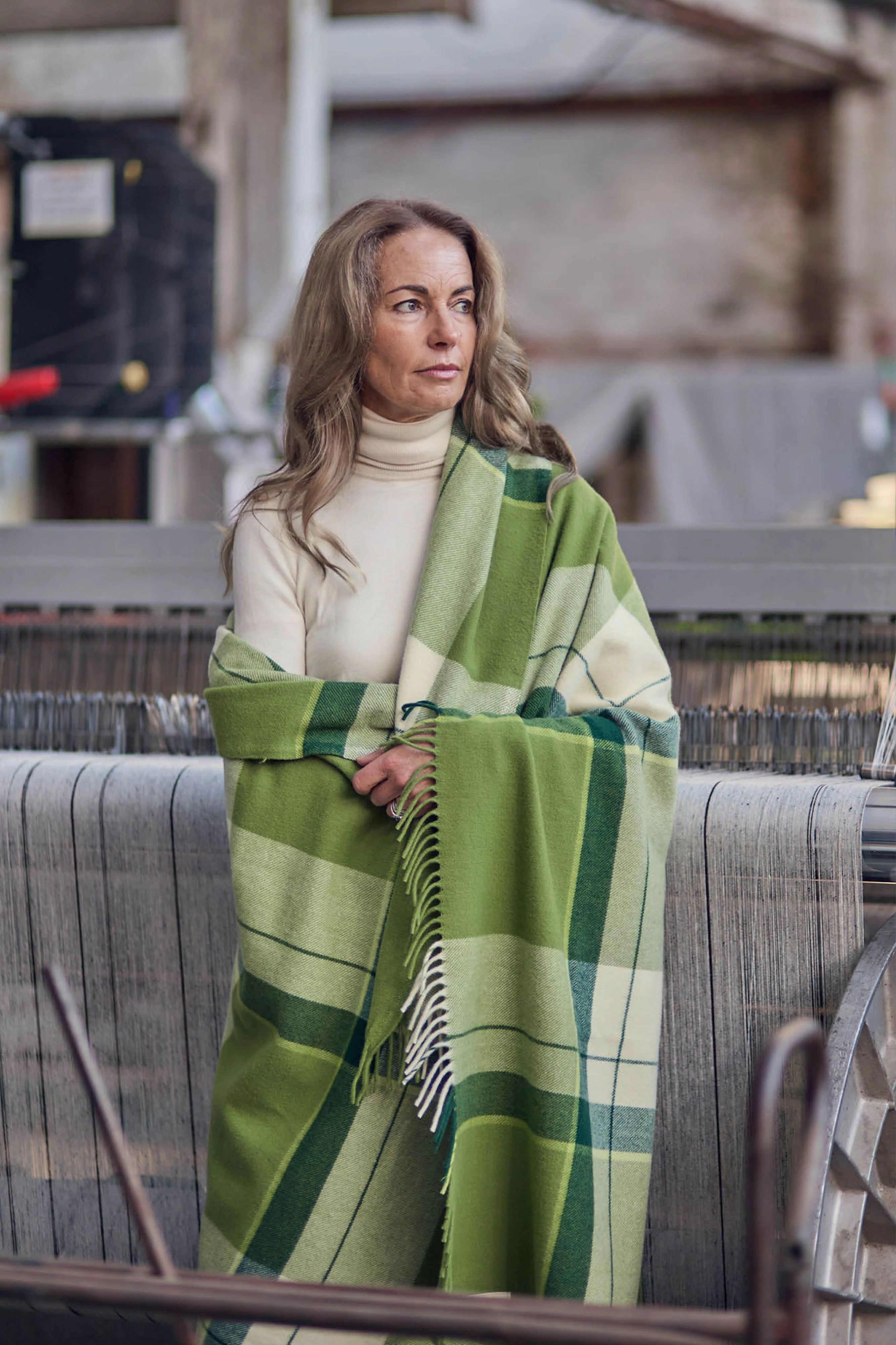 Waverley Mills Collector's Edition 150th Anniversary Throw in Green - Image 2